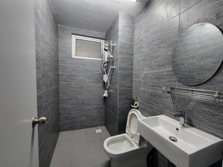 Apartment 10pax Cinema Themehouse 3b2r With Pool Sauna Atari Games,wifi Shah Alam